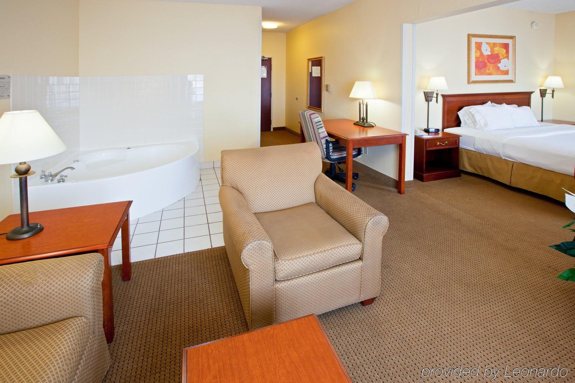 Holiday Inn Express & Suites - Muncie, An Ihg Hotel Szoba fotó
